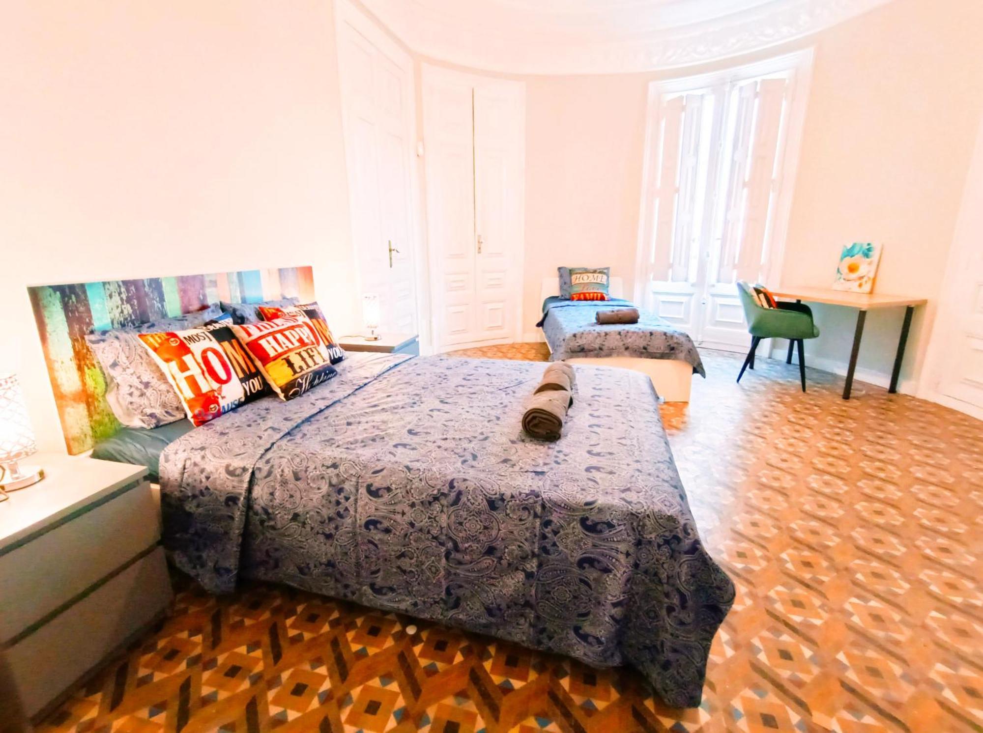 Private Rooms By Plaza Catalunya Barcelona Exterior photo