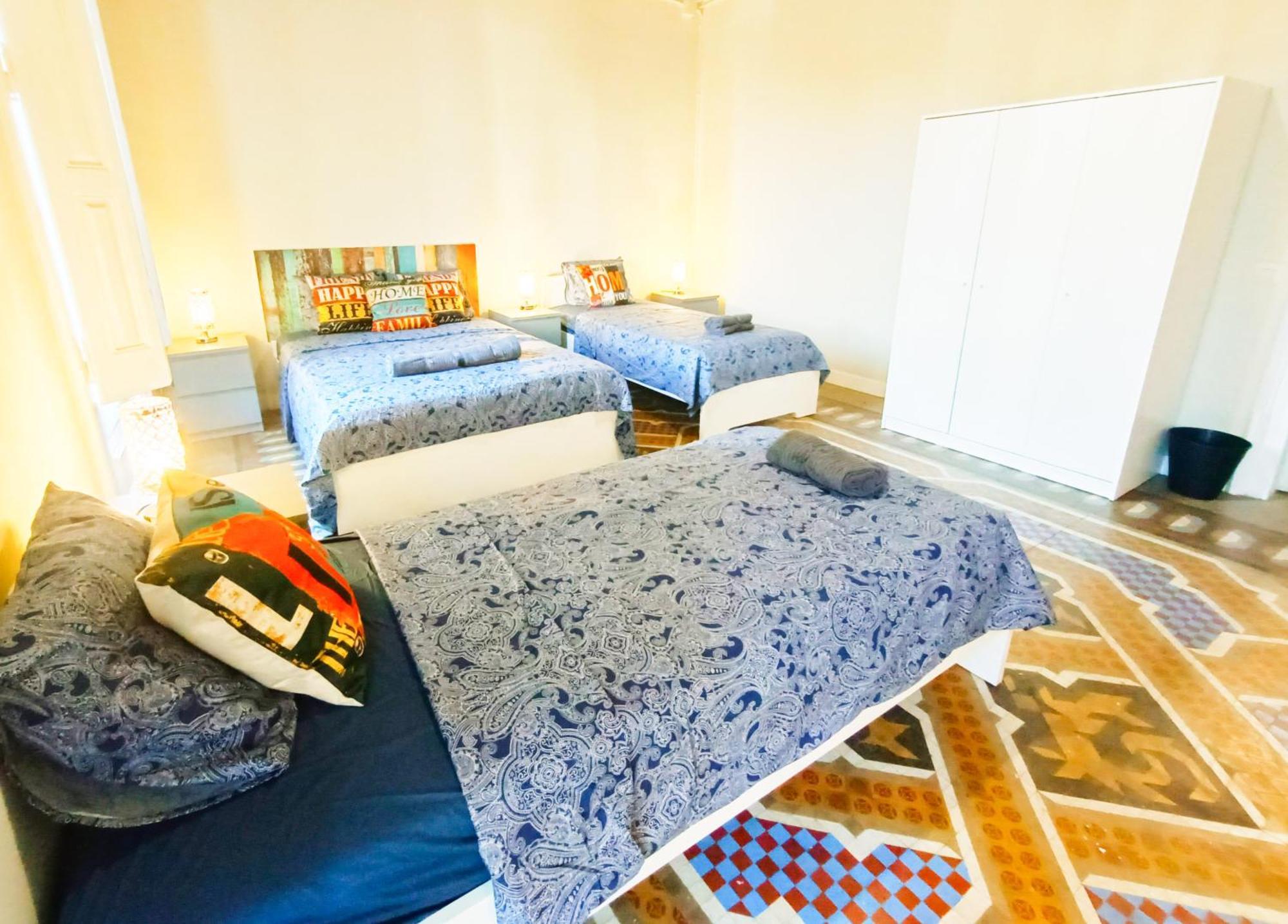 Private Rooms By Plaza Catalunya Barcelona Exterior photo