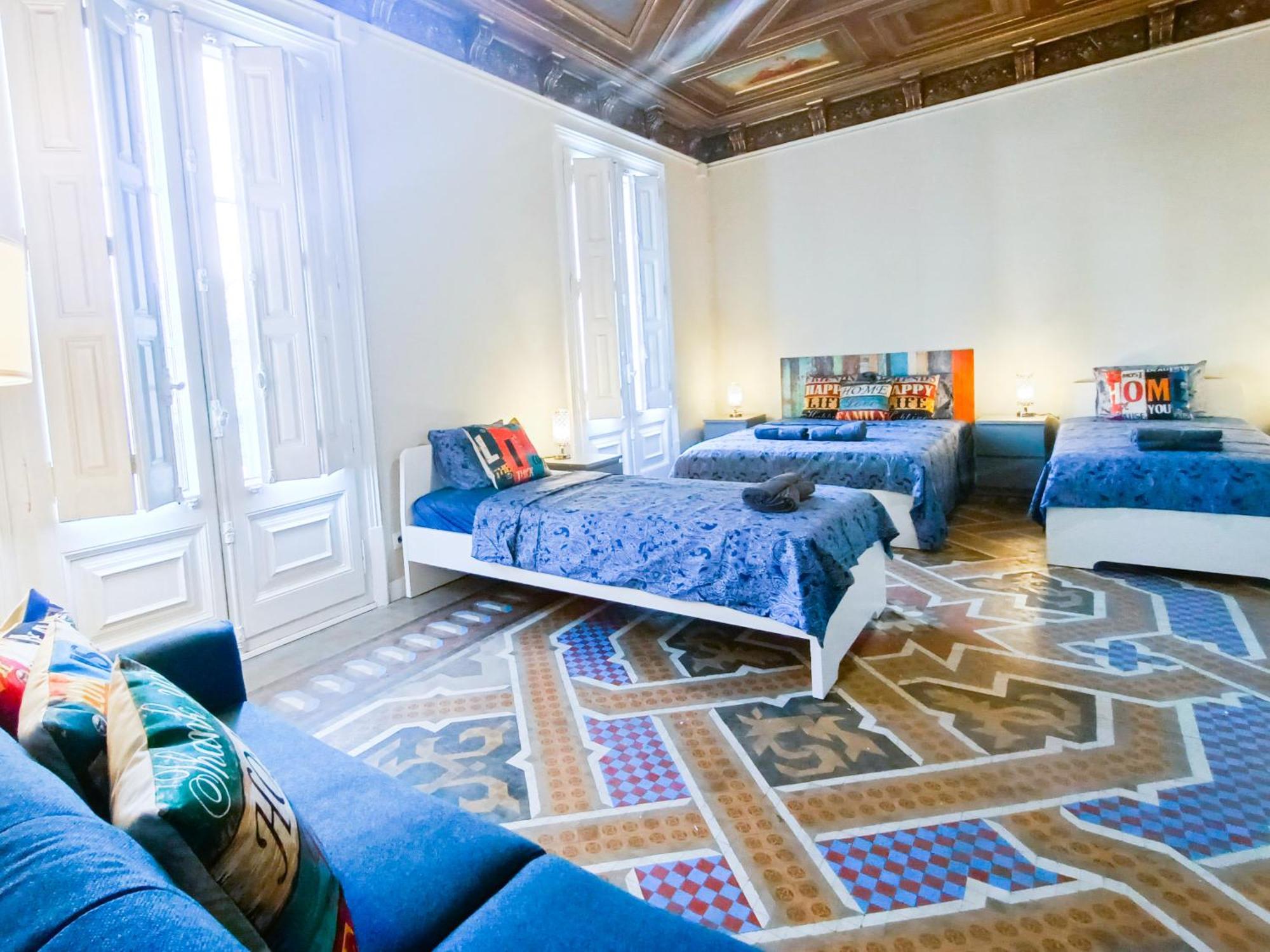Private Rooms By Plaza Catalunya Barcelona Exterior photo